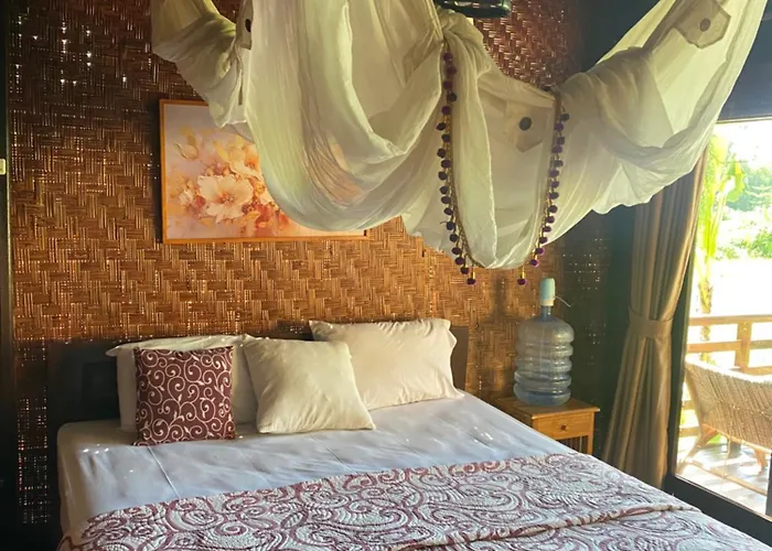 Punaga Lodge *