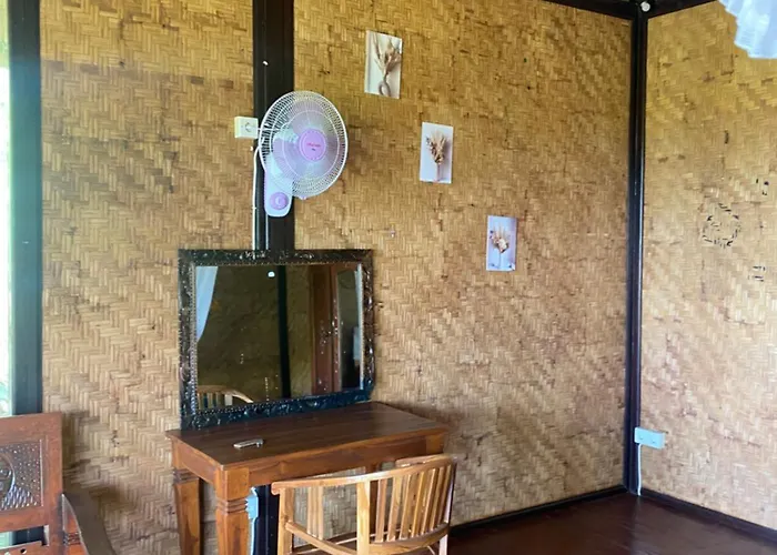 Punaga Lodge *